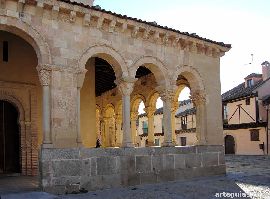 P&oacute;rtico rom&aacute;nico: tramo occidental