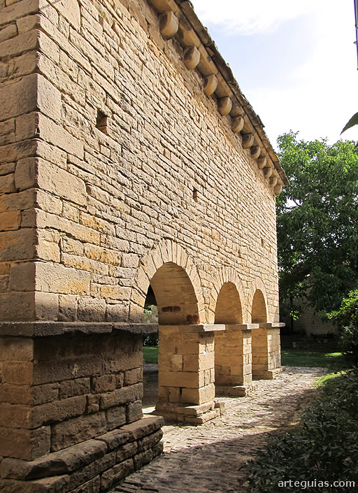 Muro lateral del h&oacute;rreo de Iracheta