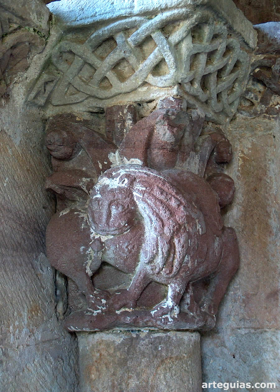 Capitel con dos leones