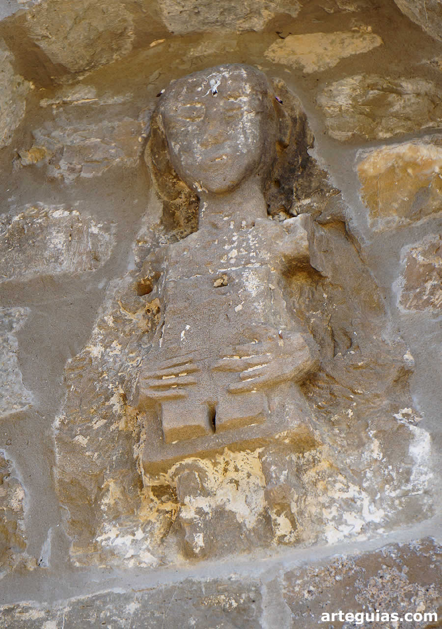 Otro de los relieves encastrados en la iglesia de Bar&oacute;s