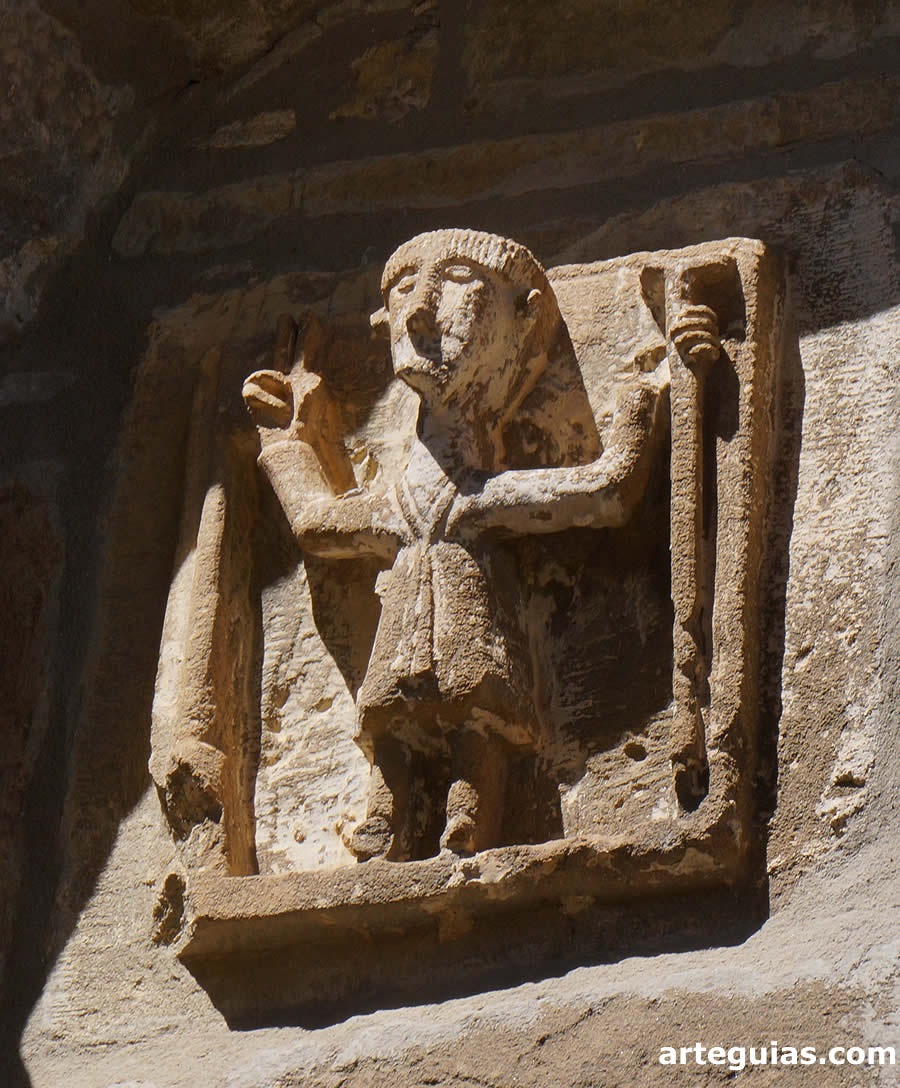 Hombre con bast&oacute;n bendiciendo