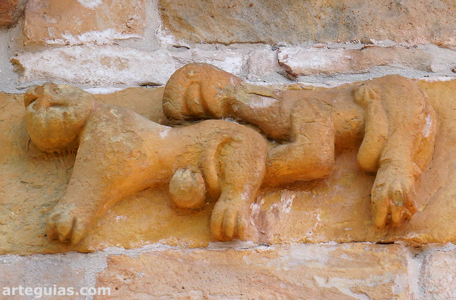 Relieve encastrado en la fachada meridional