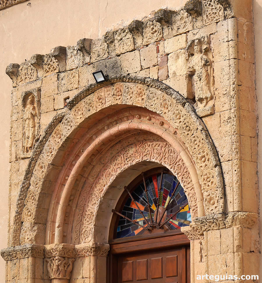 Primer plano de la mitad superior de la portada