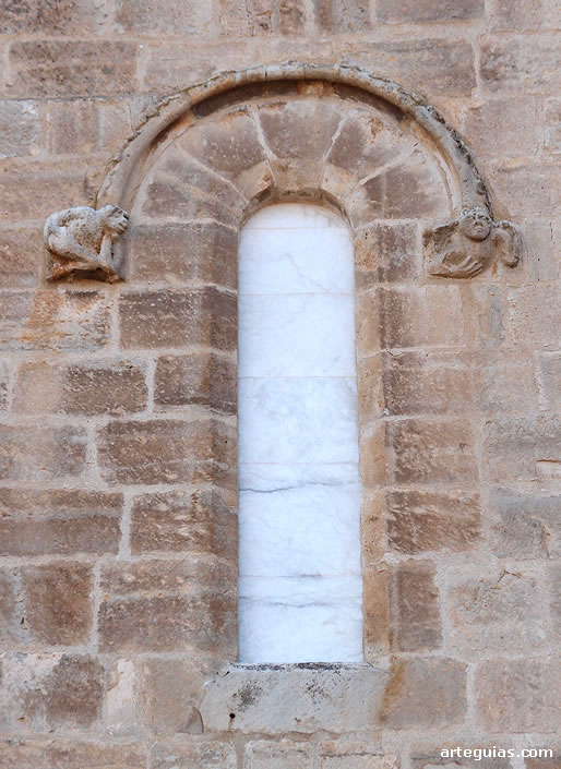 Ventanal del presbiterio