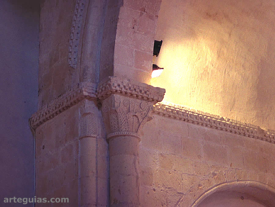 Capitel del arco triunfal