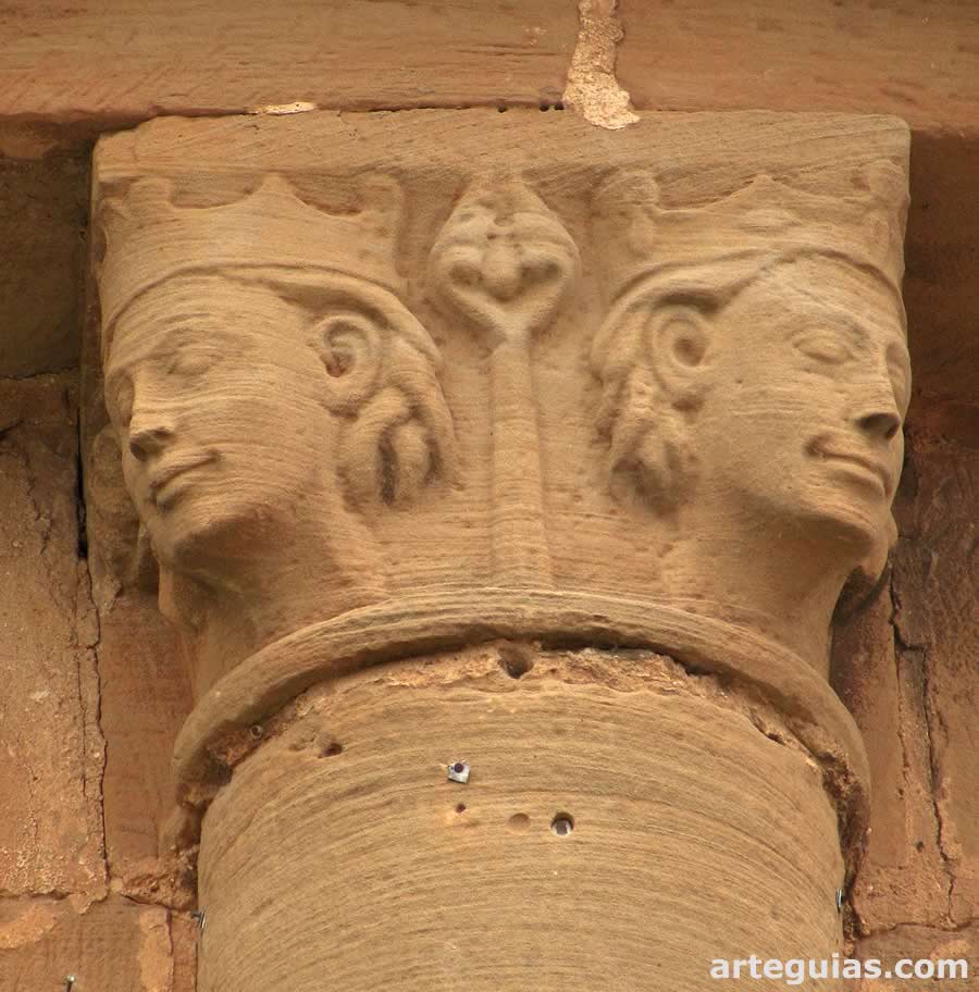 Capitel con las cabeza de dos reyes