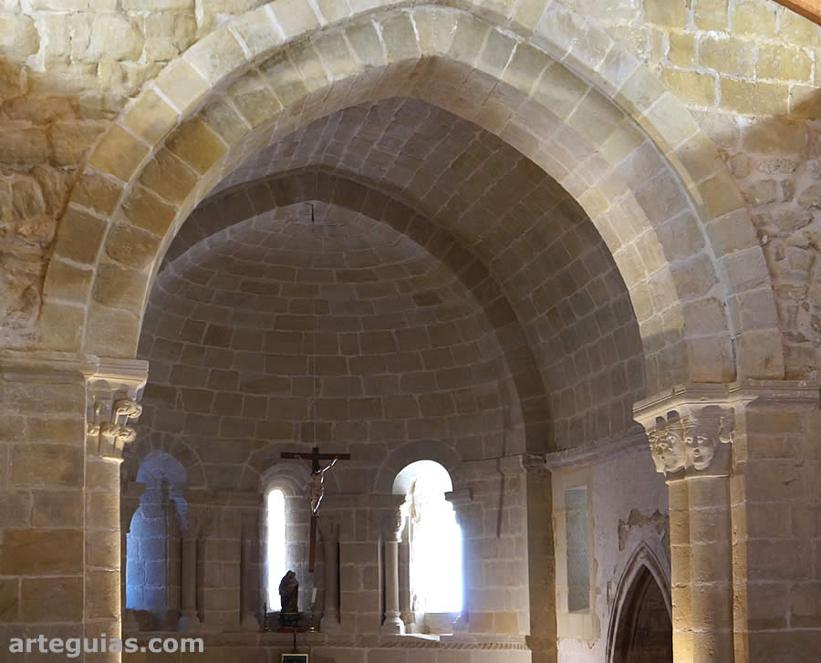 Interior de la cabecera