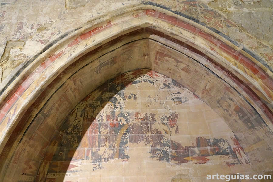 Arcosolio del presbiterio con pinturas g&oacute;ticas