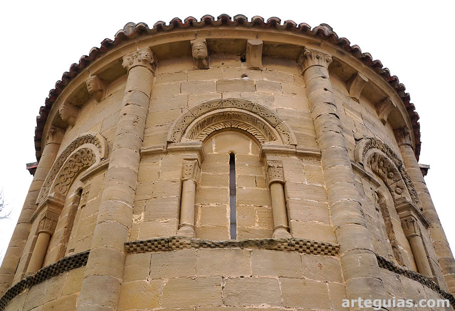 Precioso &aacute;bside rom&aacute;nico de la iglesia de Castilseco