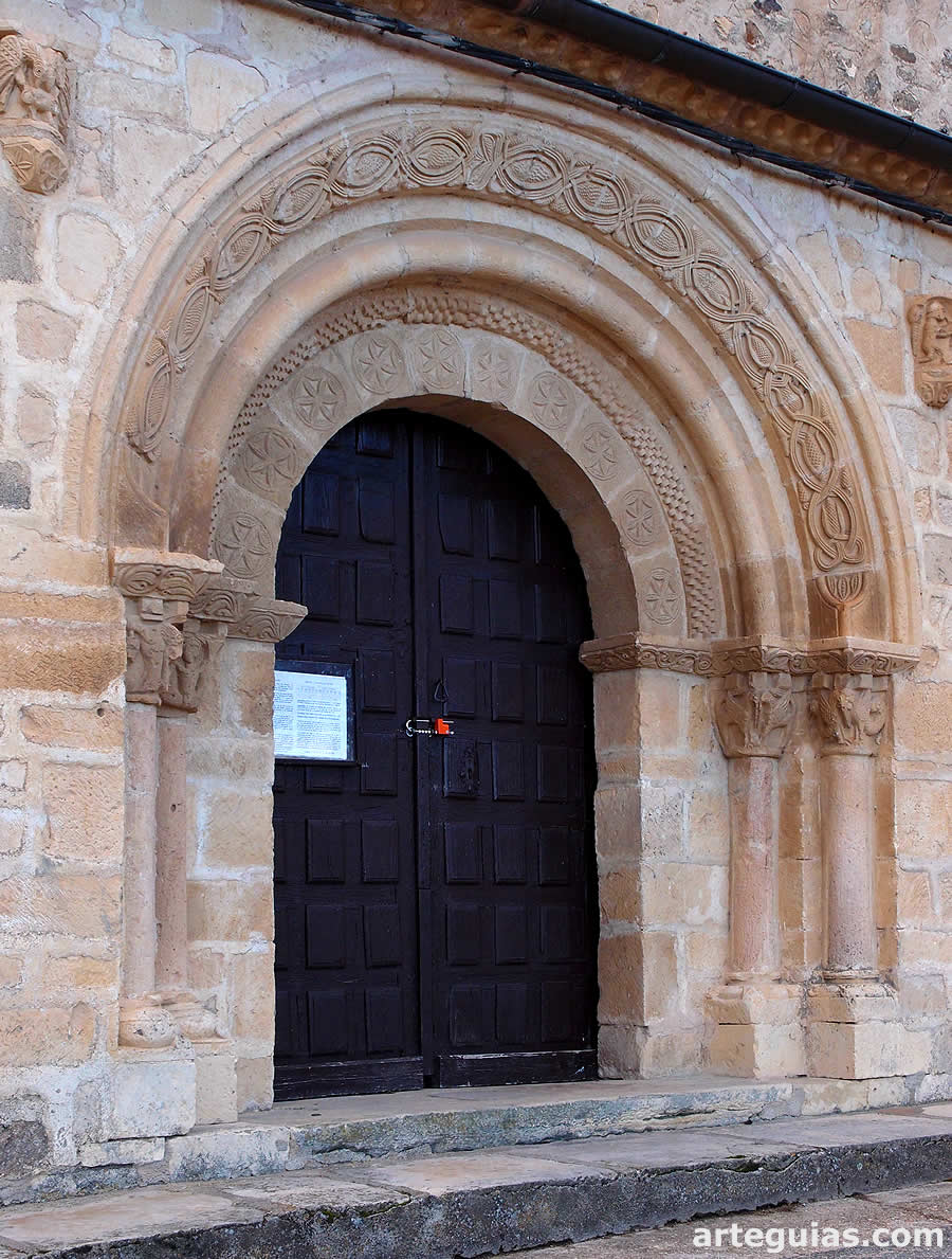 Puerta de la iglesia de Cerezo de Abajo, procdente de Mansilla