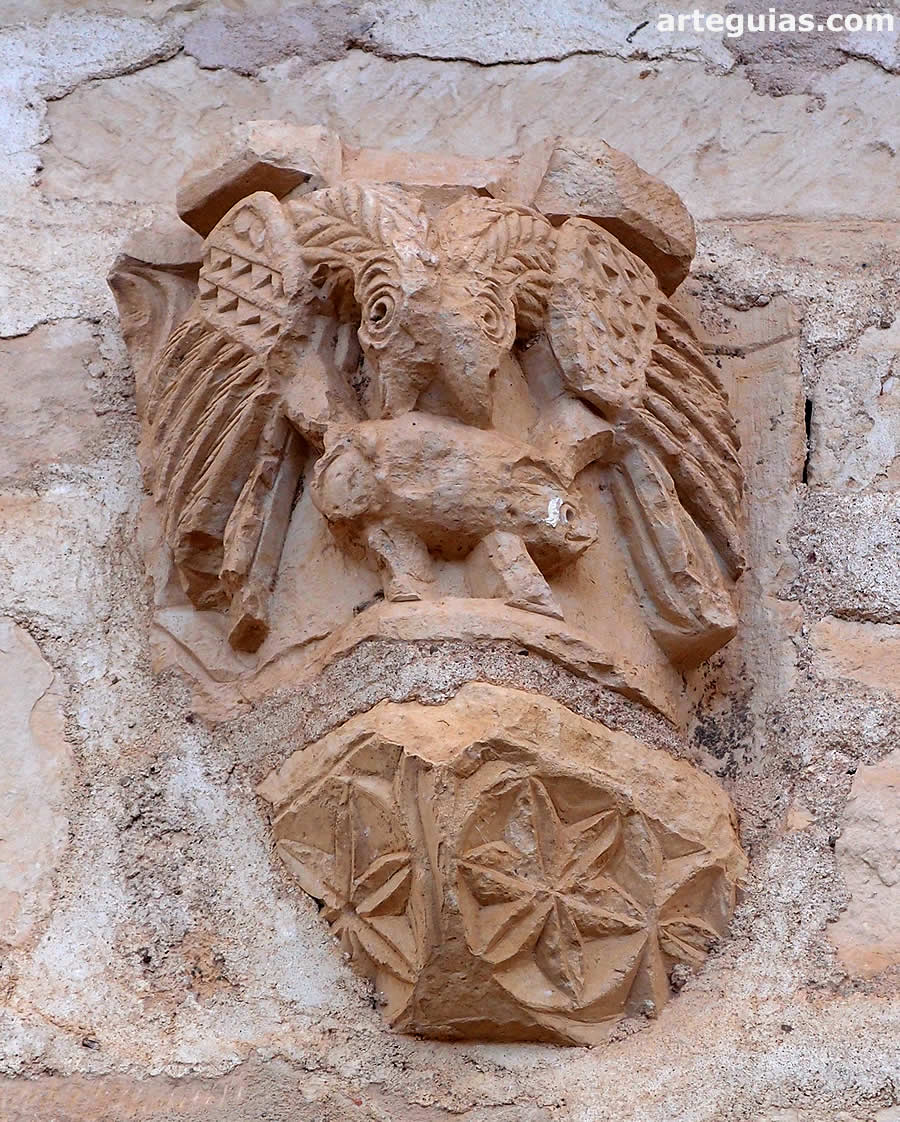 Relieve rom&aacute;nico en la iglesia de Cerezo de Abajo