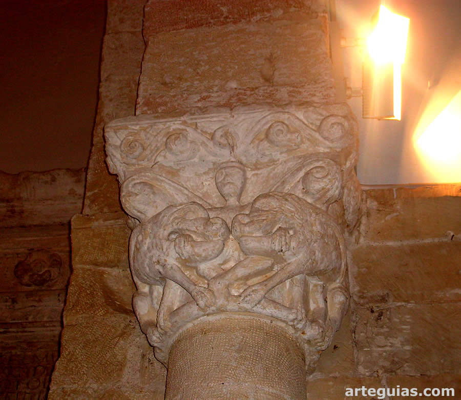 Capitel del arco triunfal