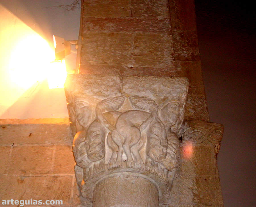 Capitel del arco triunfal