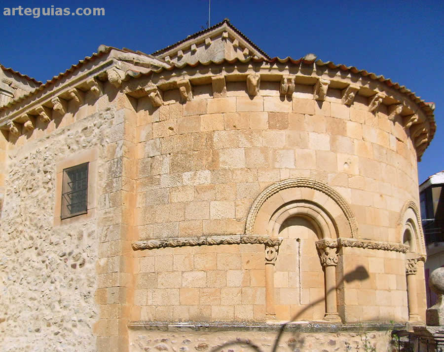 Cabecera de la iglesia rom&aacute;nica de Cerezo de Arriba