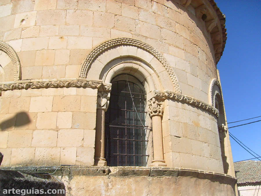 Iglesia de Cerezo de Arriba, Segovia: detalle de la cabecera