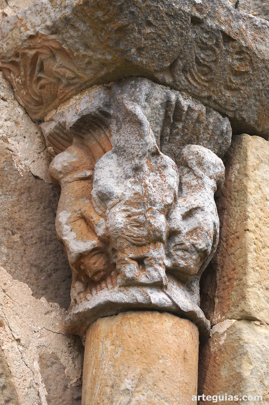 Capitel del &aacute;bside: Sans&oacute;n y los leones