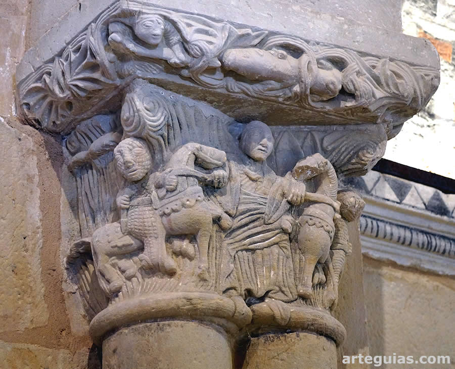 Capitel del arco triunfal