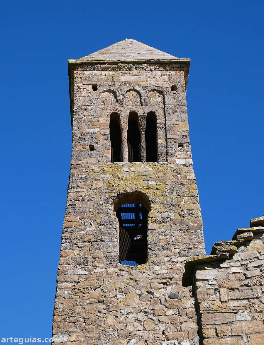Torre campanario de la Iglesia de Coll de Narg&oacute;, Lleida