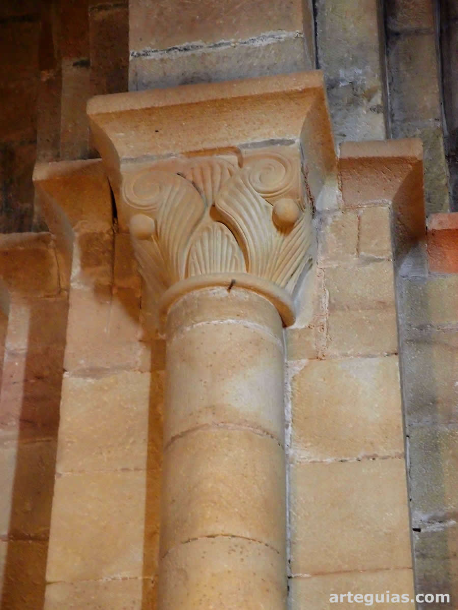 Columna rom&aacute;nica interior