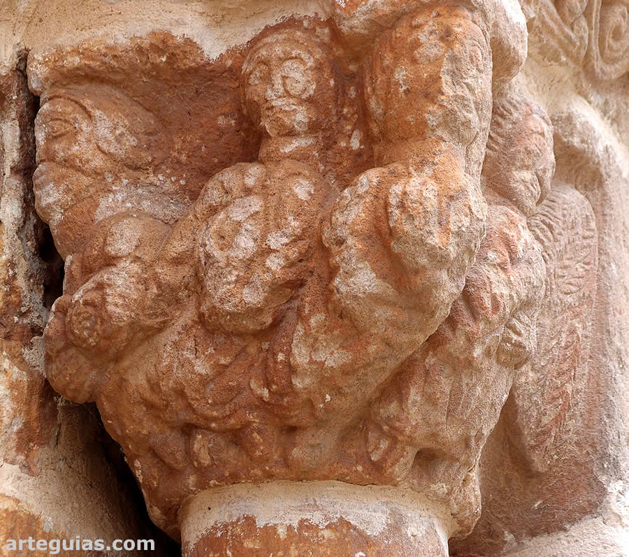 Capitel semejante al anterior