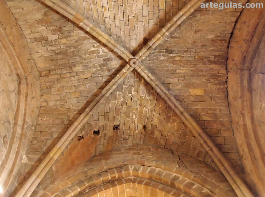 B&oacute;veda de crucer&iacute;a del primer tramo de la nave