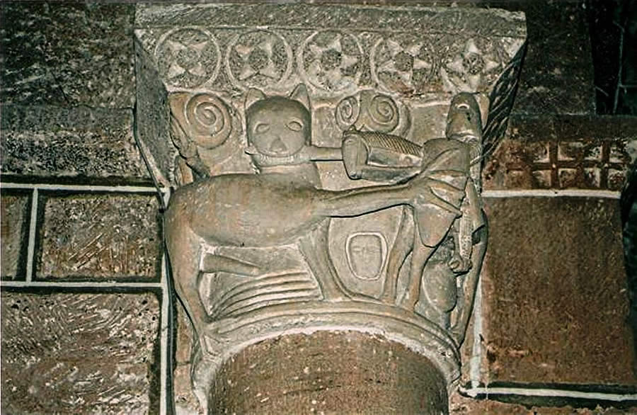 Capitel del arco triunfal