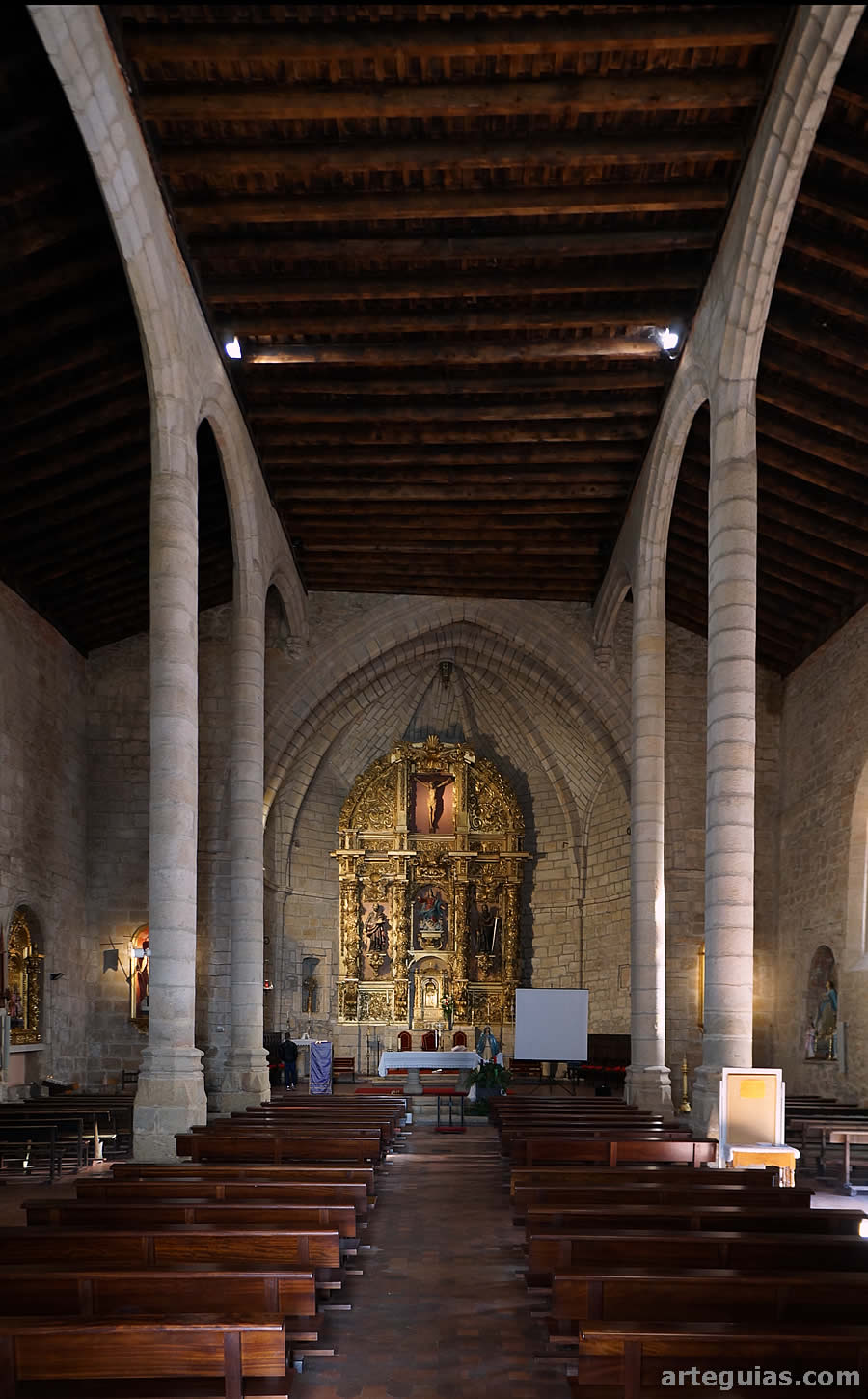 Jara&iacute;z de la Vera: las tres naves de su iglesia