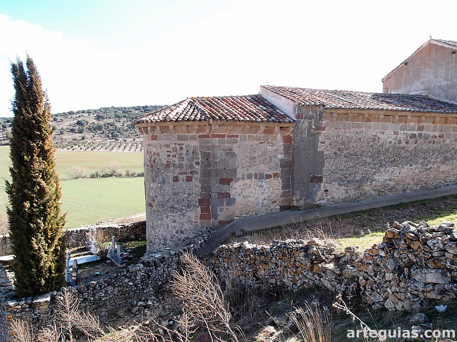 La iglesia de Jodra del Pinar dese el norte