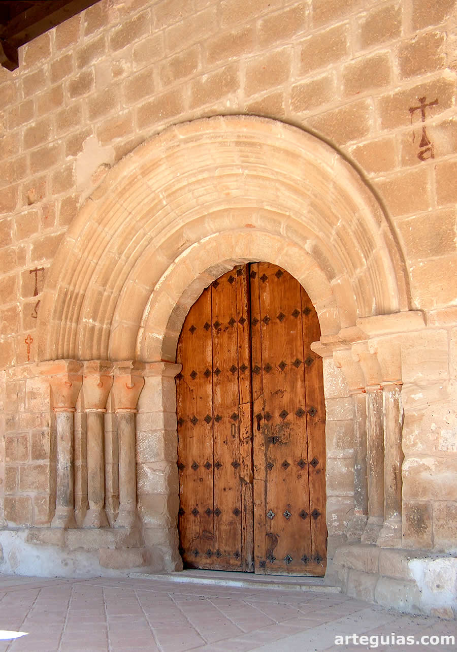 Puerta rom&aacute;nica del muro sur