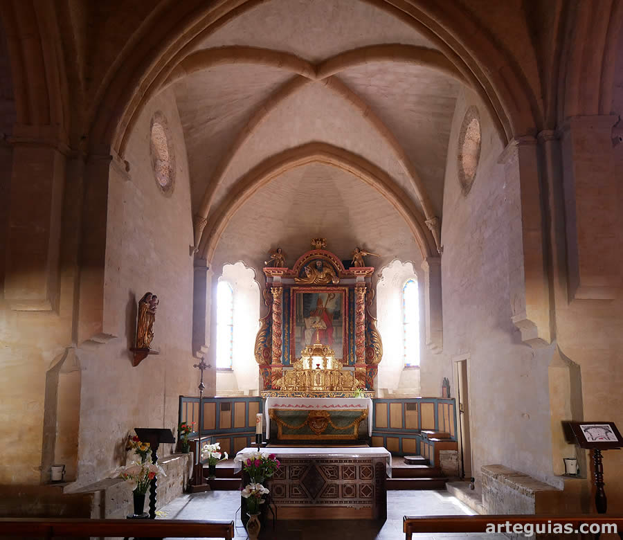 Interior del &aacute;bside principal