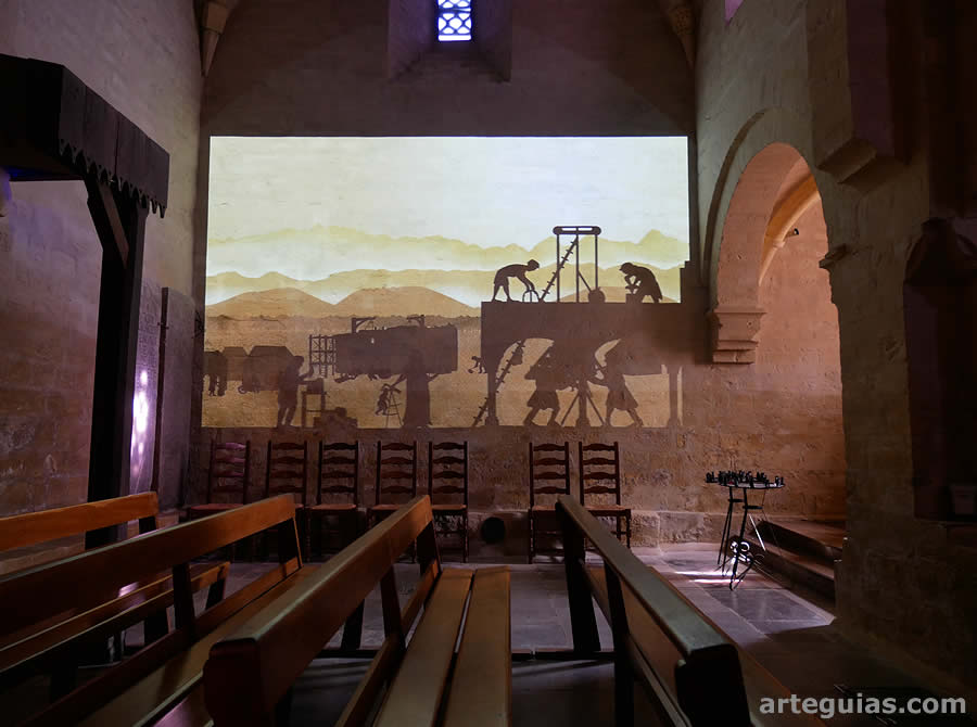 En la iglesia de L'H&ocirc;pital-Saint-Blaise se proyecta un audiovisual sobre las paredes del templo