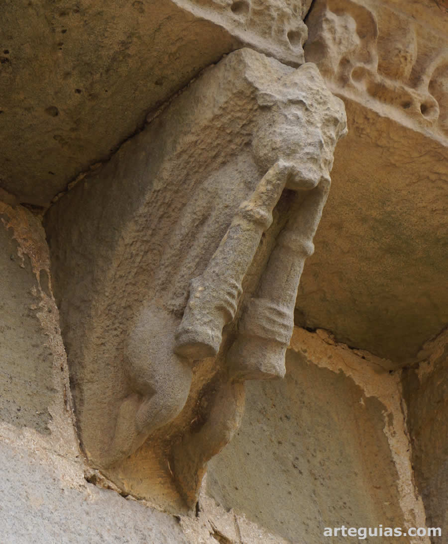 M&uacute;sico con dos flautas