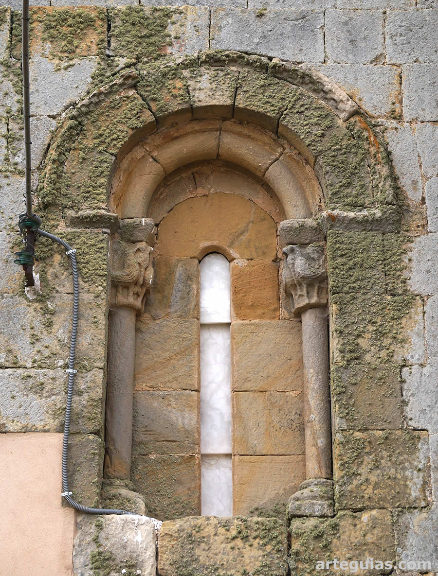 Ventanal del muro norte