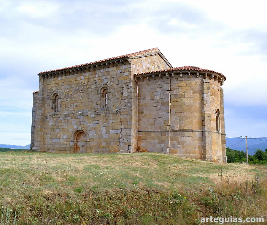 La iglesia de Matalbaniega desde el sureste