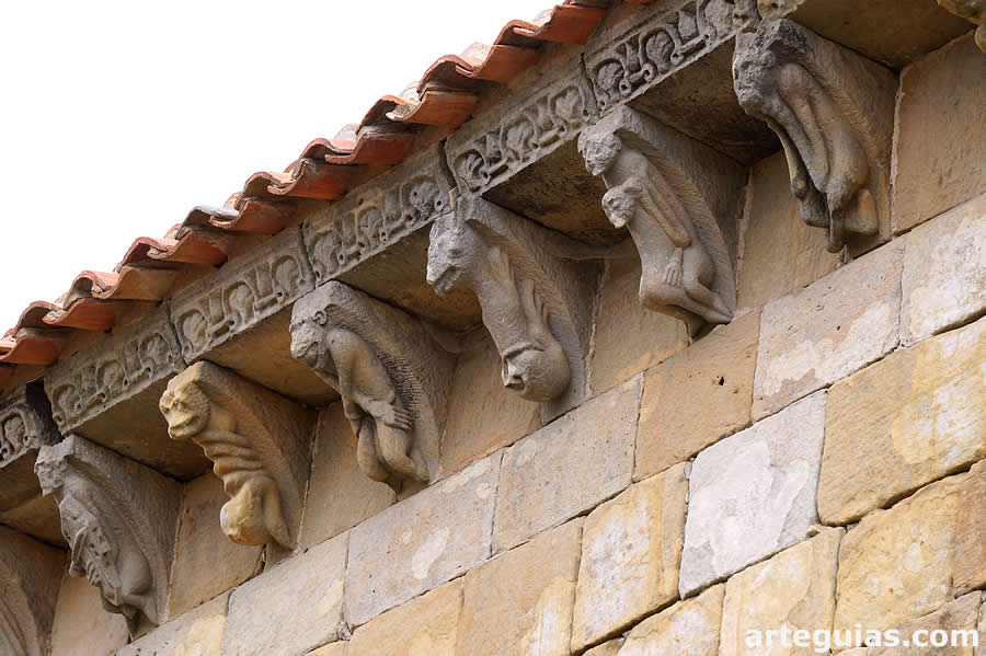 Esta iglesia rom&aacute;nica destaca por sus canecillos