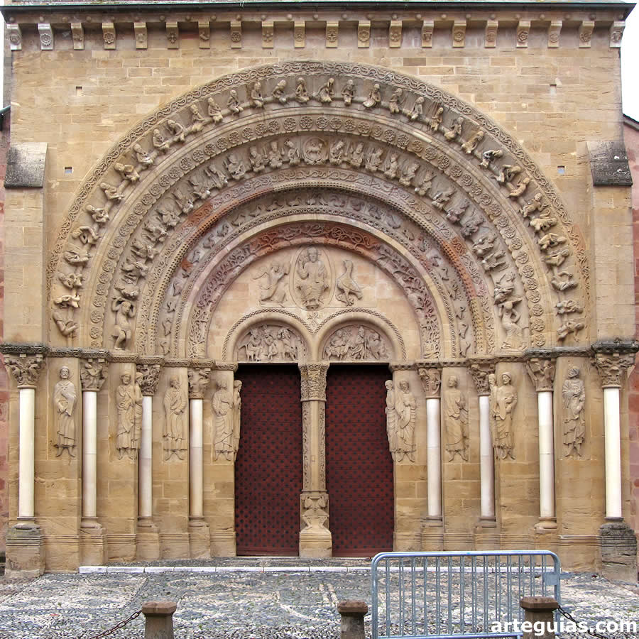 La famosa portada de Santa Fe de Morla&agrave;s