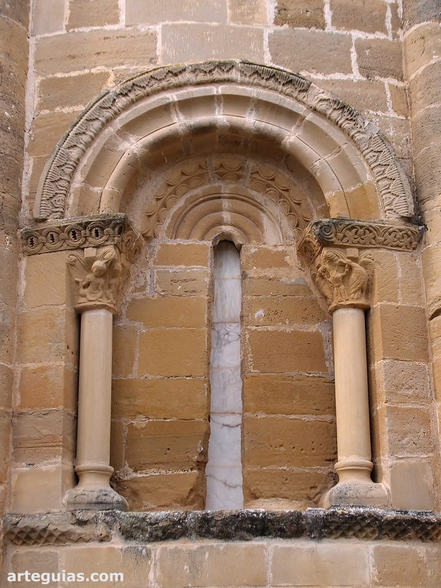 Ventanal del centro del &aacute;bside