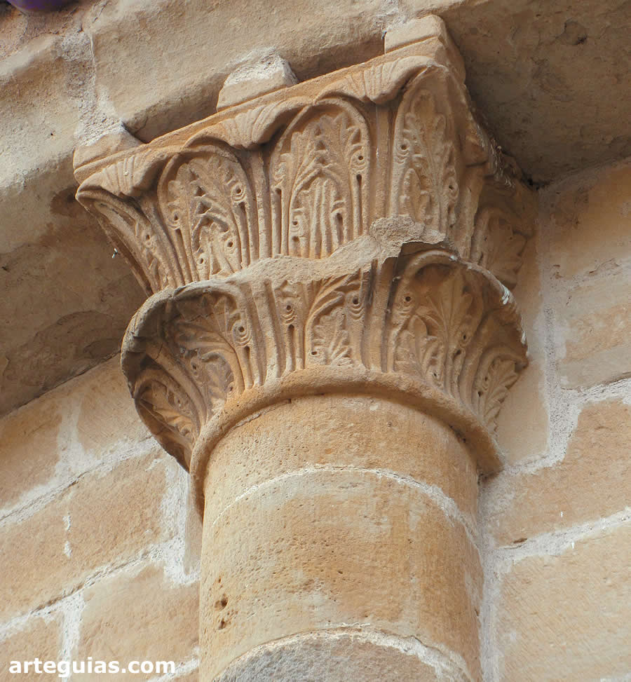 Capitel vegetal del &aacute;bside