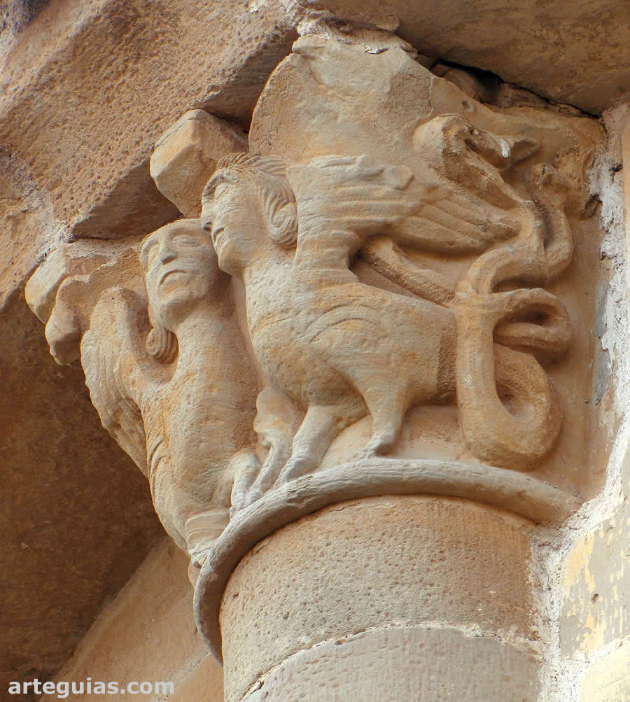 Capitel de una columna entrega del &aacute;bside