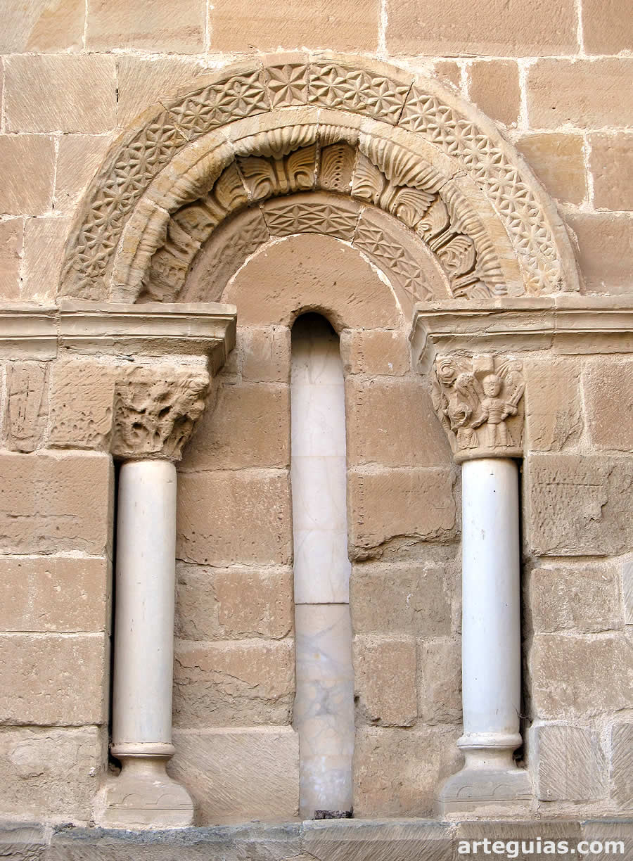 Ventanal del muro presbiterial norte