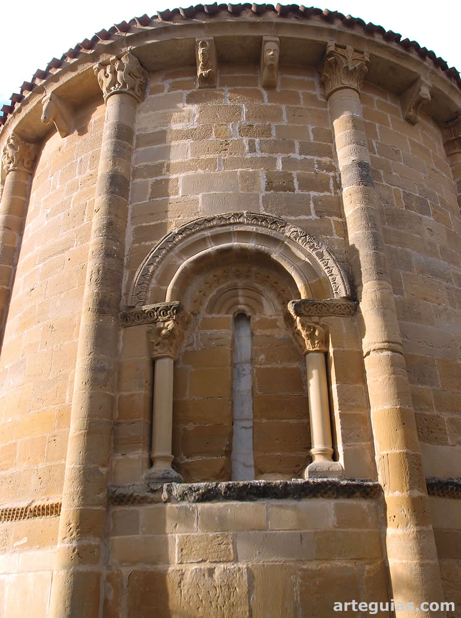 &Aacute;bside de la iglesia de Och&aacute;nduri