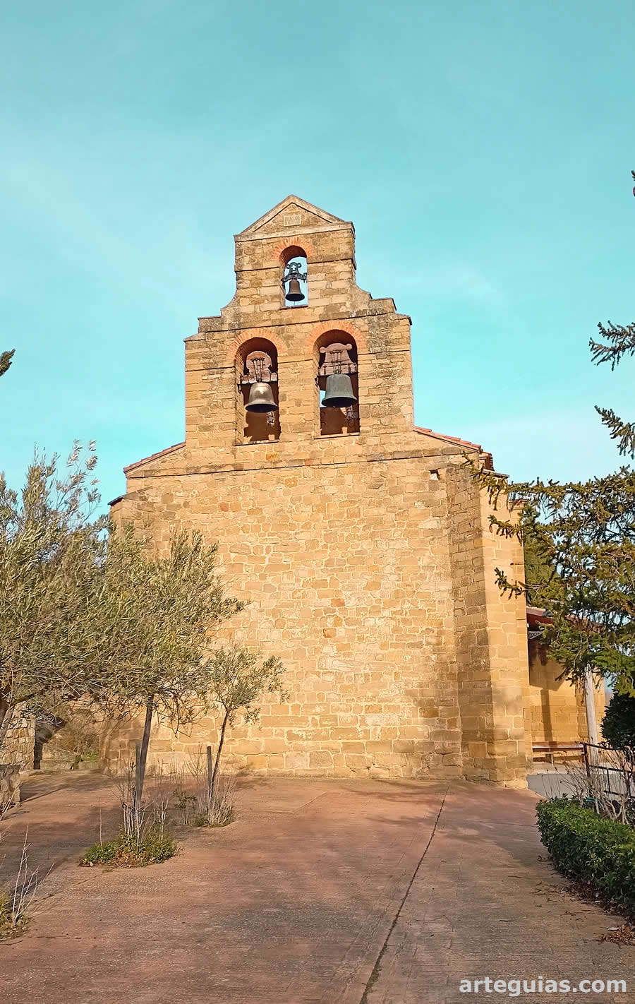 Iglesia de Och&aacute;nduri: espada&ntilde;a