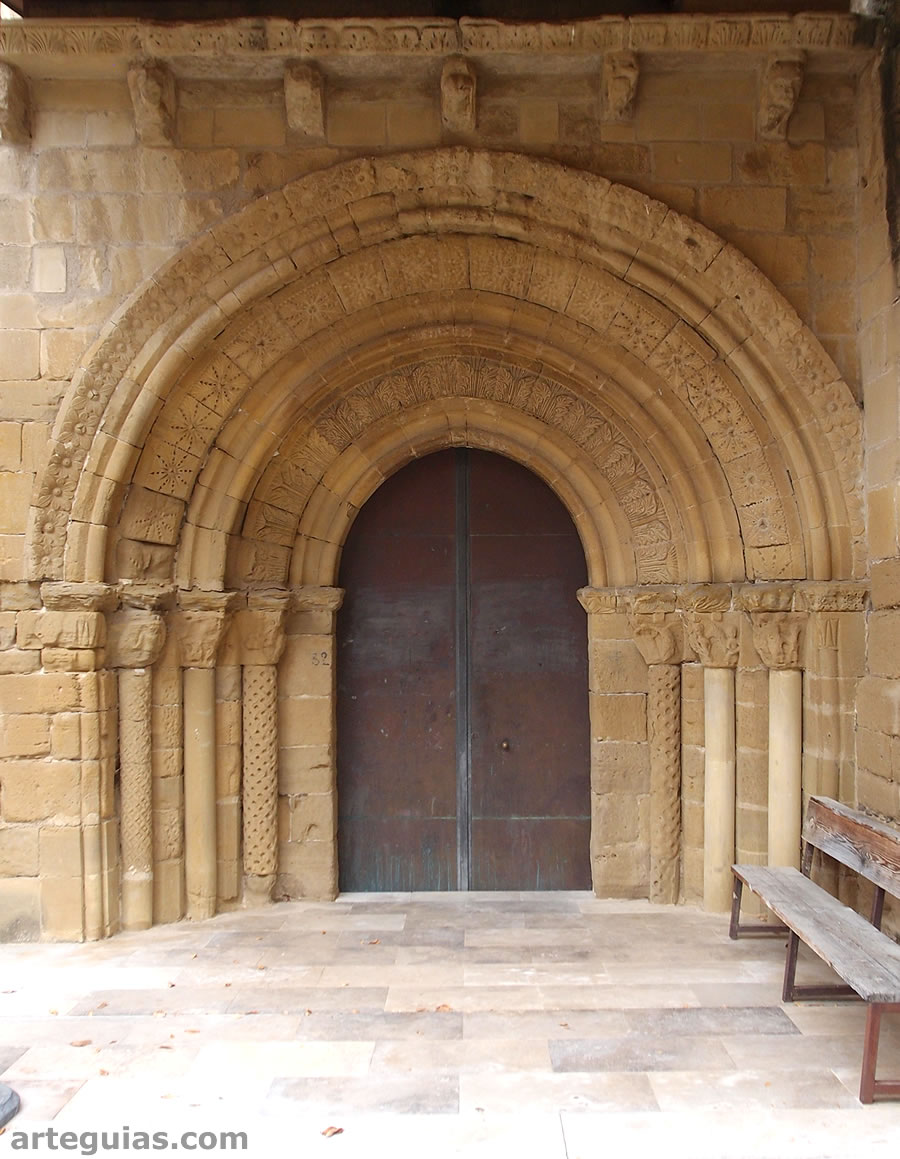 Puerta de la iglesia de Och&aacute;nduri
