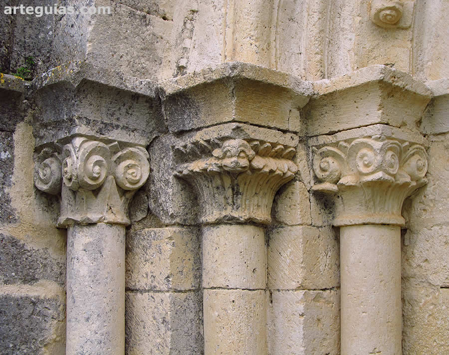 Parte de la portada con sus columnas