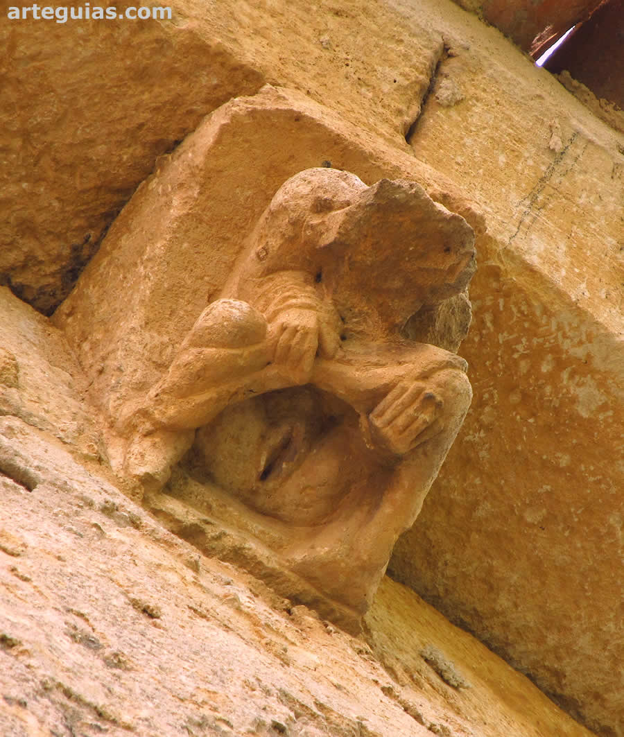 Mujer ense&ntilde;ando su sexo