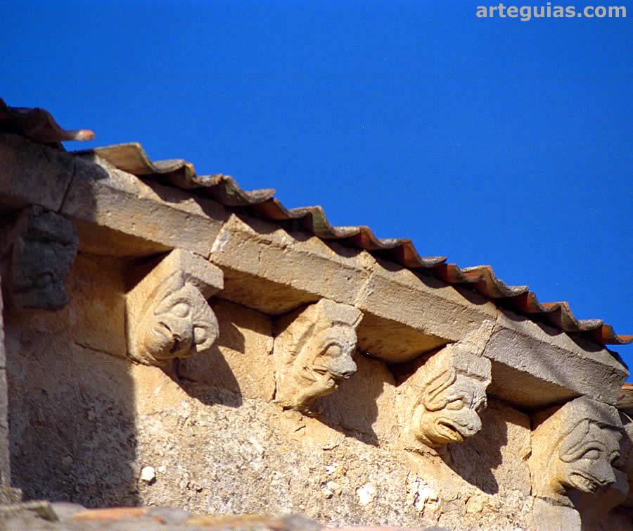 La iglesia de Pecharrom&aacute;n (Segovia) destaca por sus canecillos