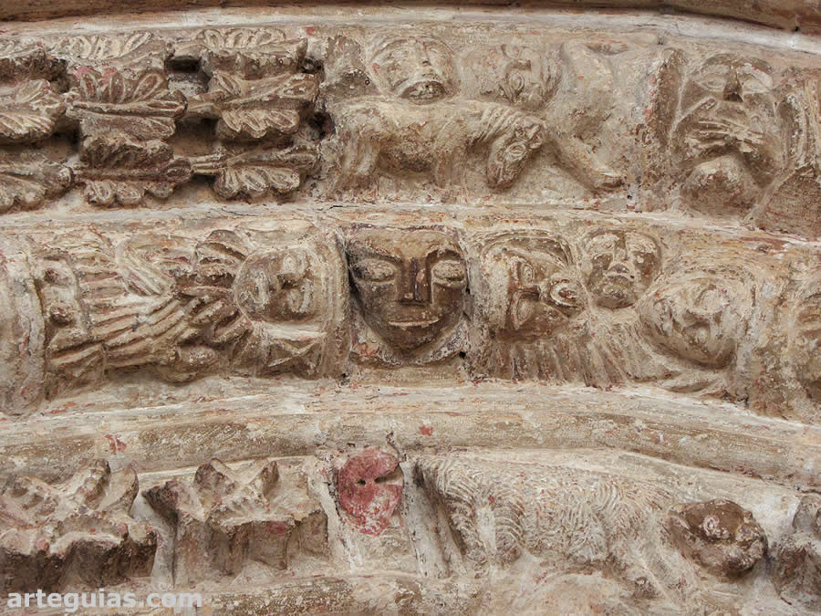 Relieves vegetales, zoomorfos y humanos