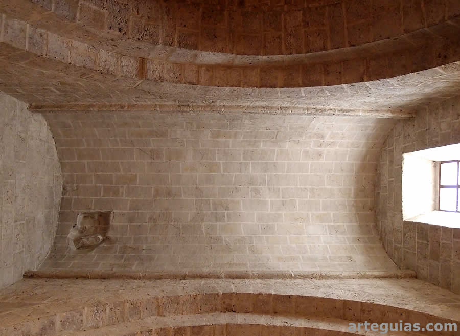 Tramo con b&oacute;veda de medio ca&ntilde;&oacute;n perpendicular