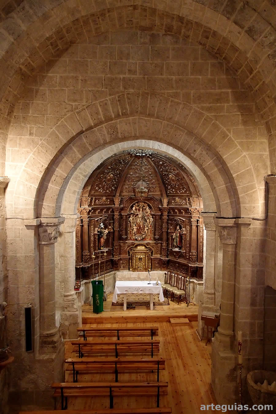 Interior de la iglesia de Pinillos de Esgueva
