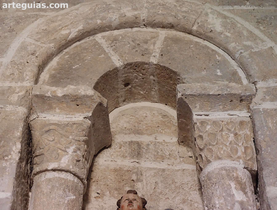 Arco del muro de la sacrist&iacute;a